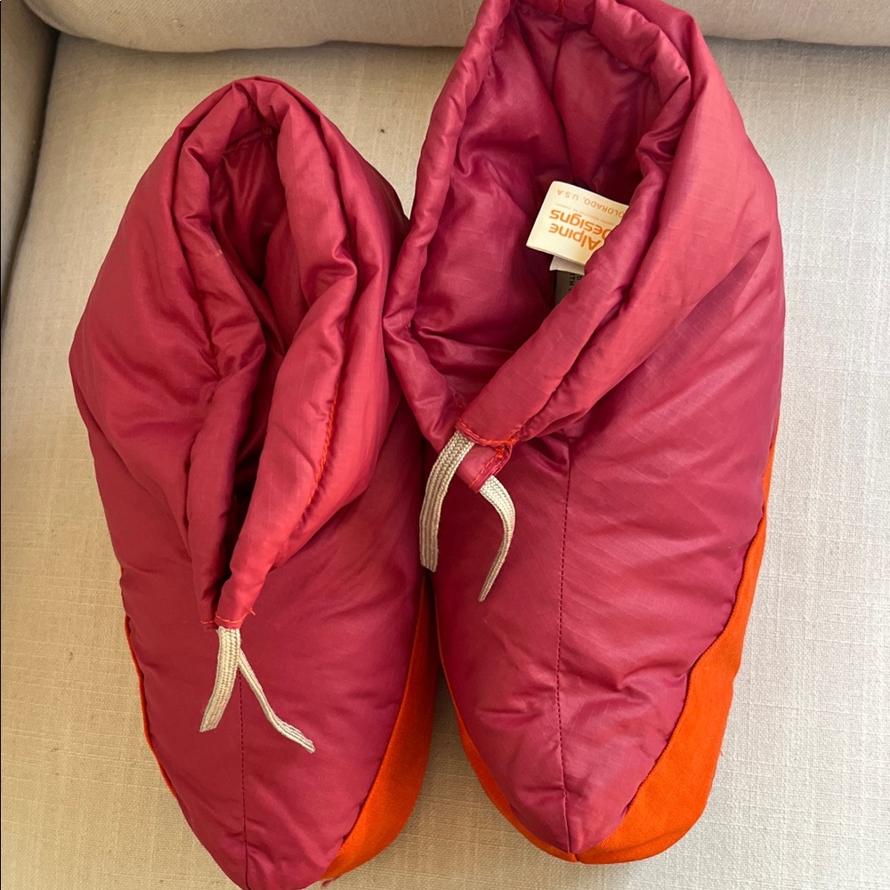Alpine Design Vintage Puffer slippers Size Medium fits 7,8,9 - Picture 3 of 6